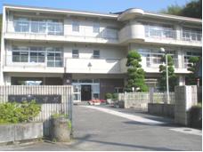 河根小学校