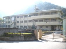 河根中学校