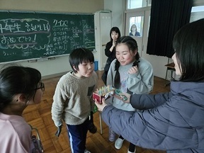 ローソクを吹き消す
