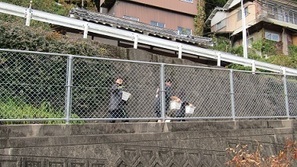 プランターを運んでいます１