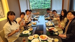 朝食