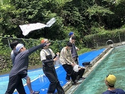 着衣泳