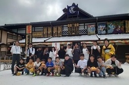 ８