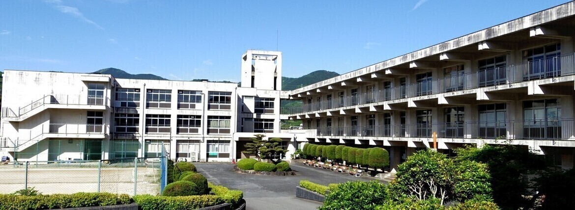 九度山中学校外観