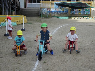 三輪車など