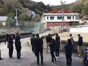 フィールドワーク「河根小中学校見学」の写真