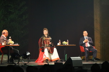 対談が大盛況な様子